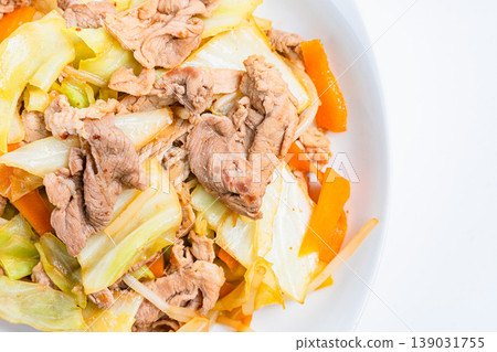 肉菜炒：一道簡單的豬肉白菜炒菜。 139031755