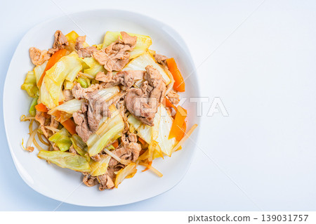 肉菜炒：一道簡單的豬肉白菜炒菜。 139031757