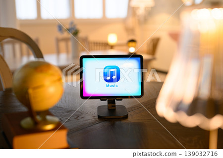 平板電腦上的音樂播放螢幕 139032716