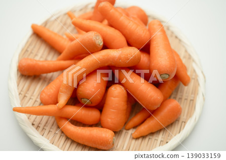 A large pile of carrots in a colander A large pile of carrots in a colander 139033159
