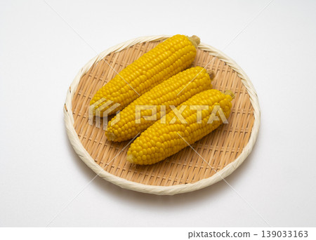 籃子裝的玉米 籃子裝的玉米 139033163