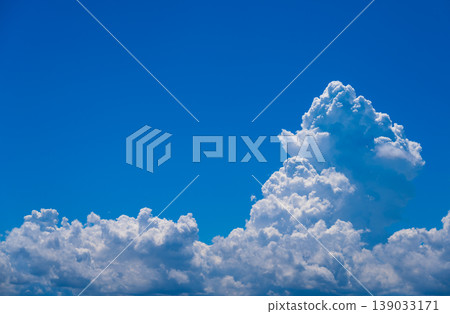 Summer blue sky and Izumo cloud 139033171