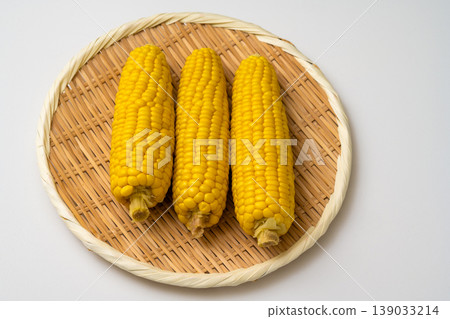 Corn served in a basket Corn served in a basket 139033214