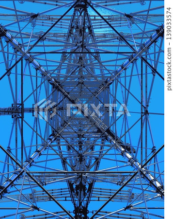 A view of the transmission tower and the blue sky from directly below (tate afr20260408090006) A view of the transmission tower and the blue sky from directly below (tate afr20260408090006) 139033574
