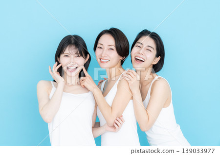 Middle women's skin care Middle women's skin care 139033977