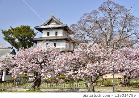 這是一張北海道松前町松前城遺址公園春季景色的照片。 這是一張北海道松前町松前城遺址公園春季景色的照片。 139034799