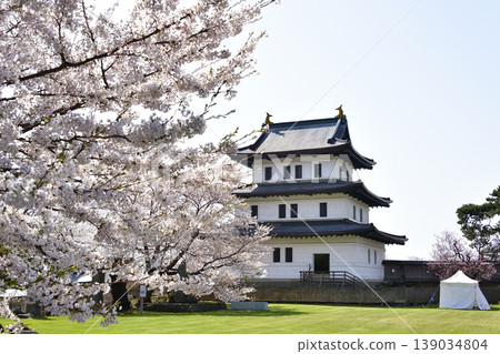 這是一張北海道松前町松前城遺址公園春季景色的照片。 這是一張北海道松前町松前城遺址公園春季景色的照片。 139034804