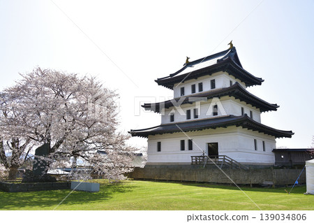 這是一張北海道松前町松前城遺址公園春季景色的照片。 這是一張北海道松前町松前城遺址公園春季景色的照片。 139034806