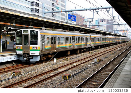 A commuter train born during the Japanese National Railways era: the 211 series - at Nagoya Station 139035286