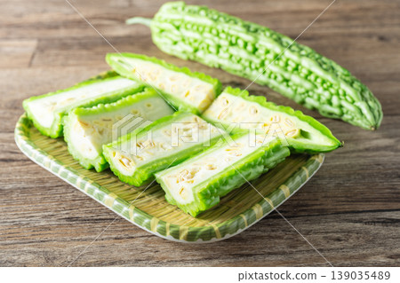 Momordica charantia 139035489