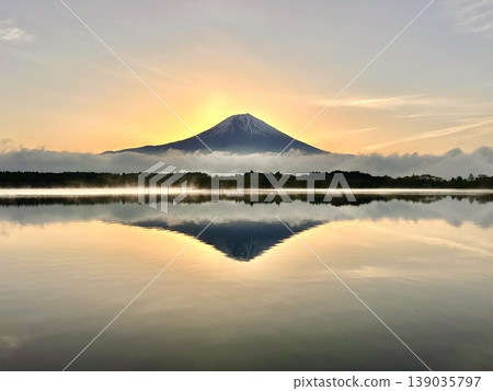 Mt. Fuji seen from Lake Tanuki 139035797