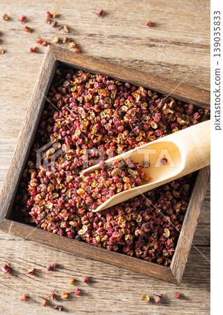 dry red pepper  139035833