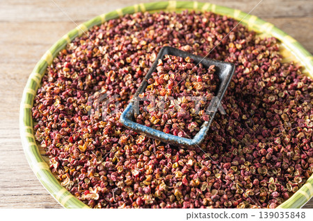 dry red pepper dry red pepper 139035848