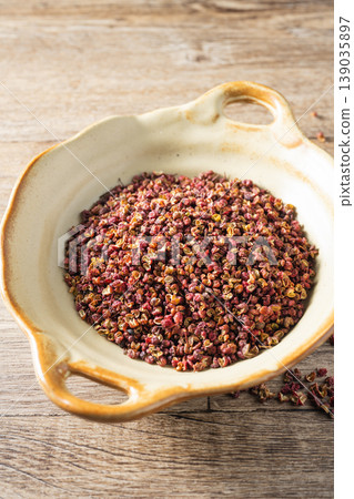 dry red pepper  139035897