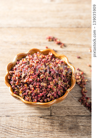 dry red pepper  139035909