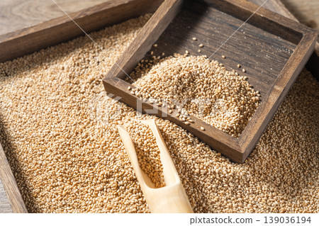 White sesame seeds White sesame seeds 139036194