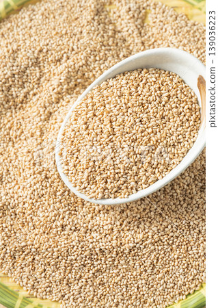 White sesame seeds White sesame seeds 139036223