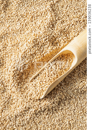 White sesame seeds White sesame seeds 139036238
