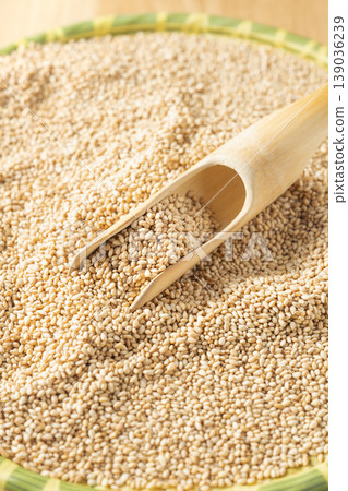 White sesame seeds White sesame seeds 139036239