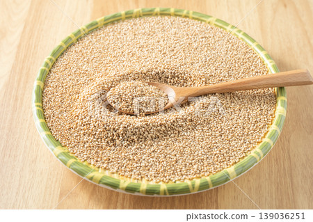 White sesame seeds White sesame seeds 139036251
