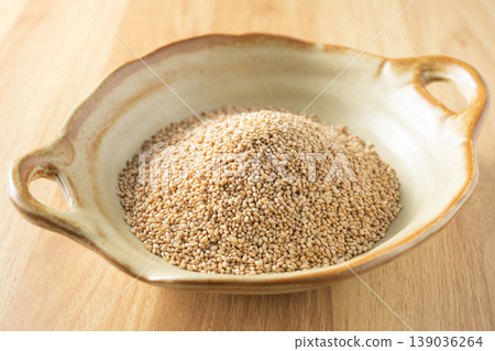 White sesame seeds White sesame seeds 139036264