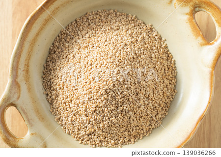 White sesame seeds White sesame seeds 139036266