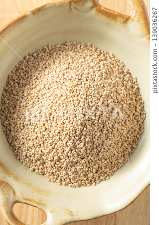 White sesame seeds 139036267