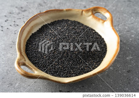 Black sesame 139036614
