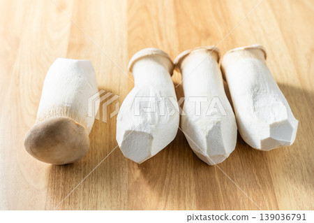 King oyster mushroom 139036791