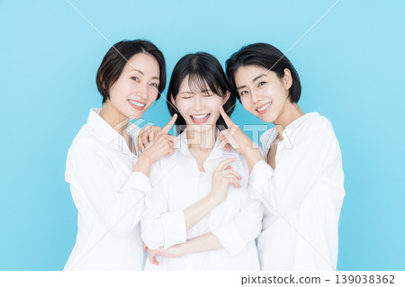 Middle-aged female beauty Middle-aged female beauty 139038362