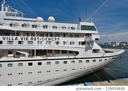 長航遊輪「Villa Vi Odyssey」駛入神戶港。 長航遊輪「Villa Vi Odyssey」駛入神戶港。 139038680