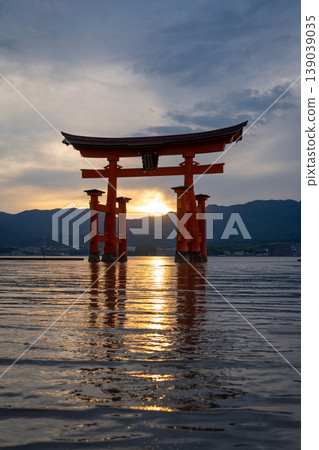 Famous red torii gate of Itsukushima shrine at sunset in Miyajima, Japan Famous red torii gate of Itsukushima shrine at sunset in Miyajima, Japan 139039035