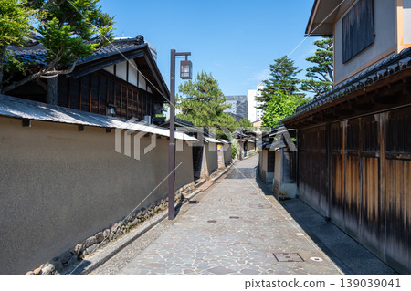 Traditional street in Nagamachi District, Kanazawa, Japan Traditional street in Nagamachi District, Kanazawa, Japan 139039041