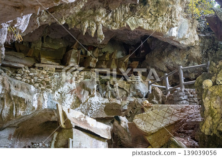 Tau Tau statues in a cave, Toraja, Sulawesi, Indonesia 139039056