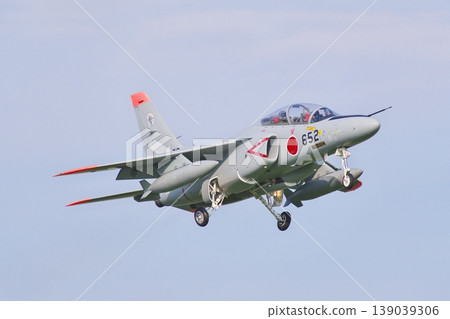 T-4s of the 303rd Squadron in landing approach T-4s of the 303rd Squadron in landing approach 139039306