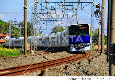 90000系列列車的設計靈感來自高船,標誌著東武東上線的新開始,目前正在日光線進行試運行。 90000系列列車的設計靈感來自高船,標誌著東武東上線的新開始,目前正在日光線進行試運行。 139039852