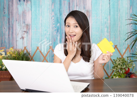 A woman with a smile with a wallet A woman with a smile with a wallet 139040078