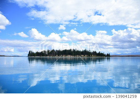 Reflection of Motuariki island 139041259