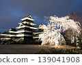 Illuminated Matsumoto Castle and cherry blossoms 139041908