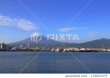 來自Tago no Po港口的富士山 139042075