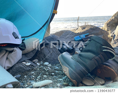 tent and equipment for hike in the mountain 139043077