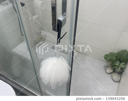 bath in white bathroom with shampoo 139043208