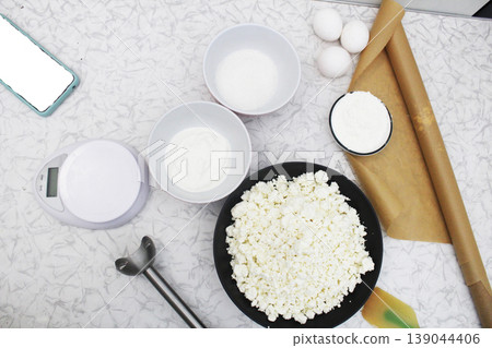 Step-by-step recipe for making cottage cheese casserole. Grind the cottage cheese with a blender 139044406