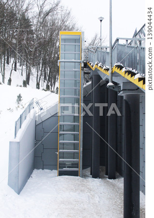 Outdoor Elevator For People Lifting Outdoor Elevator For People Lifting 139044434