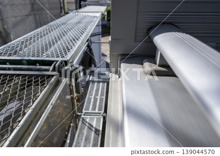 Balcony railings and scaffolding for detached houses; exterior wall repair work. Balcony railings and scaffolding for detached houses; exterior wall repair work. 139044570