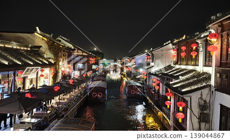 A fantastical night view of Suzhou's Shantang Street water town - background material A fantastical night view of Suzhou's Shantang Street water town - background material 139044867