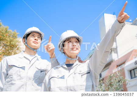 Portraits of men and women in work clothes Portraits of men and women in work clothes 139045037