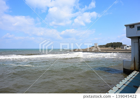 關谷引水渠、新潟堰閘門及水流（新潟縣新潟市西區關谷） 139045422
