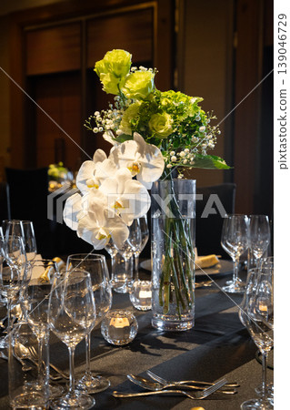 Luxurious yet natural flower arrangement Luxurious yet natural flower arrangement 139046729