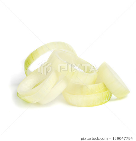 Scattered onion rings and slices on white Scattered onion rings and slices on white 139047794